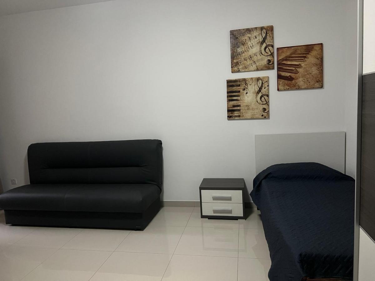 Claire'S Court Appartamento Marsaxlokk Esterno foto