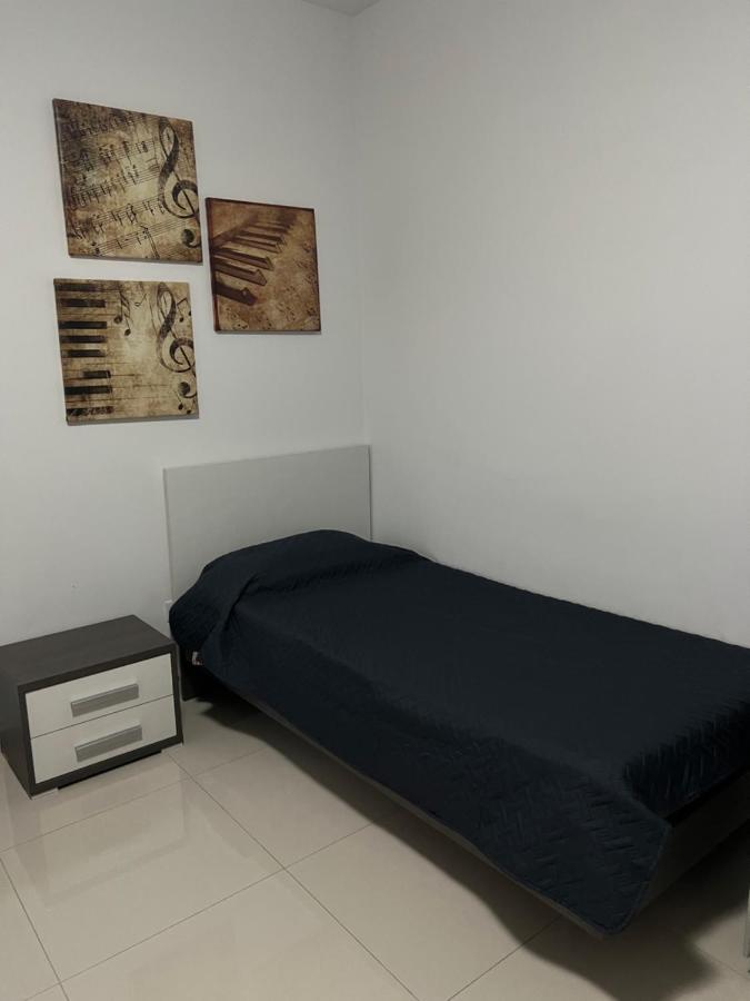 Claire'S Court Appartamento Marsaxlokk Esterno foto