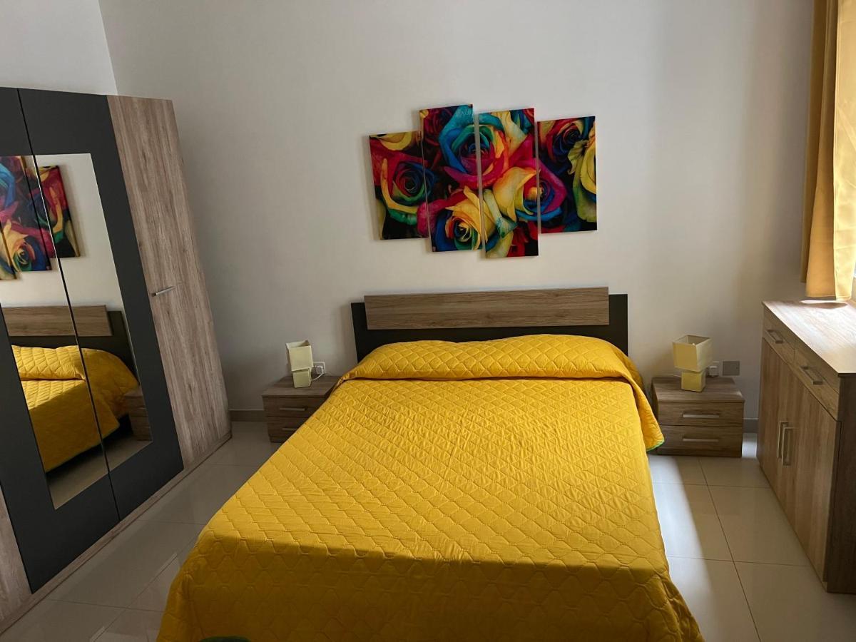 Claire'S Court Appartamento Marsaxlokk Esterno foto